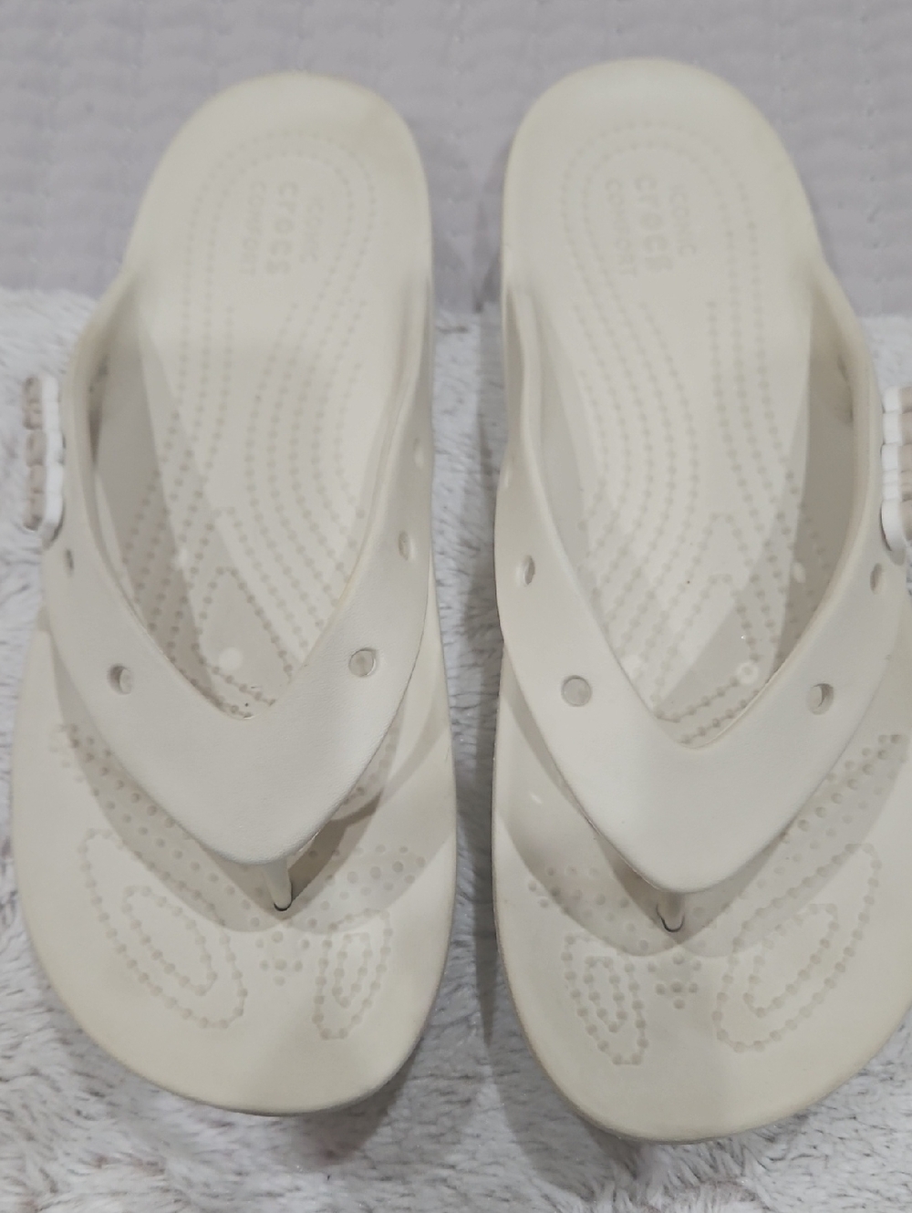 CROCS Women's Cream Foam Flip Sandals